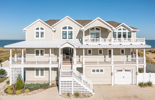Sandbridge House | House ∙ 9 bedrooms ∙ 22 guests