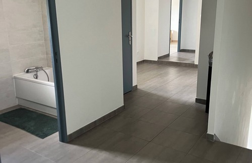 Le Temple-sur-Lot House | House a stone's throw from the base
