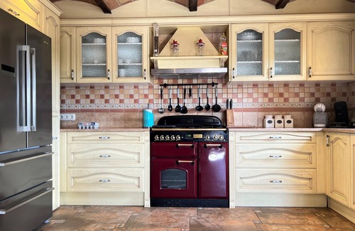 Sant Pere Pescador Ski Chalet | House Adriana- private pool, garden, barbecue, air conditioning, wifi.
