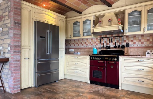 Sant Pere Pescador Ski Chalet | House Adriana- private pool, garden, barbecue, air conditioning, wifi.
