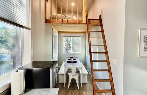 Sisters House | House+ADU+GameRoom+Jacuzzi+Pool+Fire pit+Loft