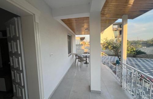 Mbrostar-Urë Apartment | House