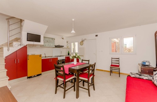 Gornje Selo House | House Ančica (45131-K1) - Stomorska - island Solta