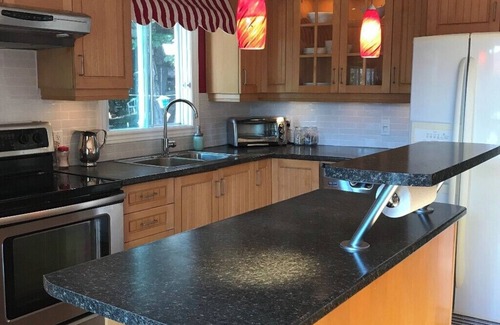 Lac-Brome House | House and treehouse near 2 ski resorts