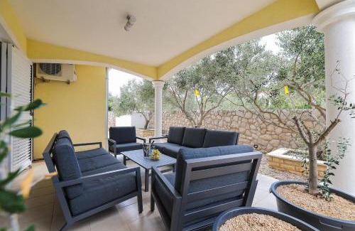Drage House | House Anna