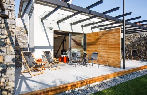 Kras Apartment | House Artes | Burja apartment