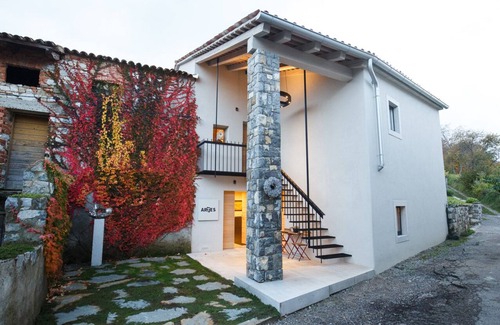 Kras Apartment | House Artes | Burja apartment