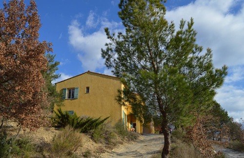 Digne-les-Bains House | house at the foot of a hill