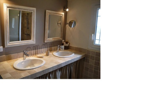 Puyvert House | House at the foot of the Luberon, near Lourmarin, 40min. secure with swimming pool