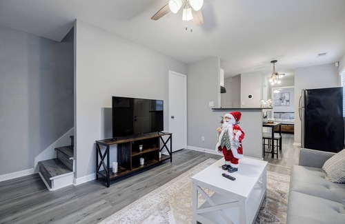 East Side House | House B Atlanta Zoo Private Parking Fully Fenced Side Yard 2 Bedroom 2 Bathroom