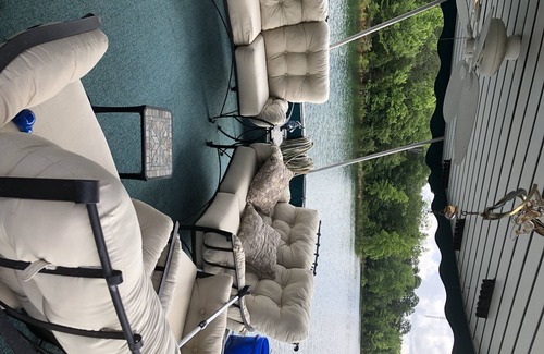 Dewy Rose Boat Rental | House Boat 88 ft Lake Hartwell South Carolina