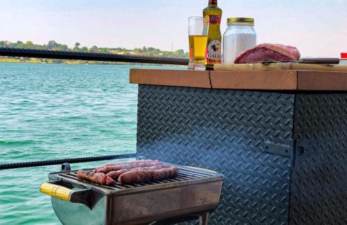 Brasilia House | House Boat "Faroeste Caboclo"