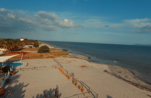Punta Chame Boat Rental | House-Boat Made in tropical Woods, in front the sea, dreamy!