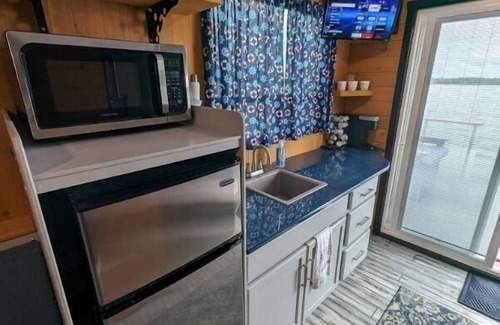 Mayfield Boat Rental | House boat on Fife Lake