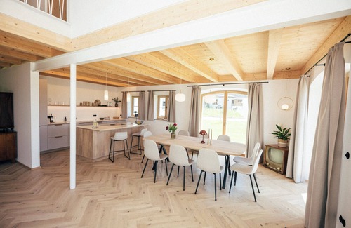 Altenmarkt an der Alz Apartment | House by the pond, 200 sqm for max. 10 people