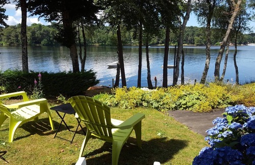 Montsauche-les-Settons House | House by the lake