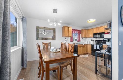 Buffalo Ridge House | House By Sanford Sports Complex - Family Friendly with private HOT TUB