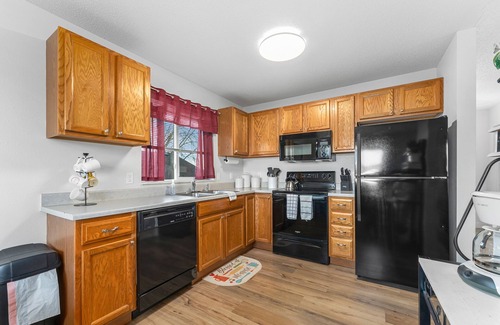Buffalo Ridge House | House By Sanford Sports Complex - Family Friendly with private HOT TUB