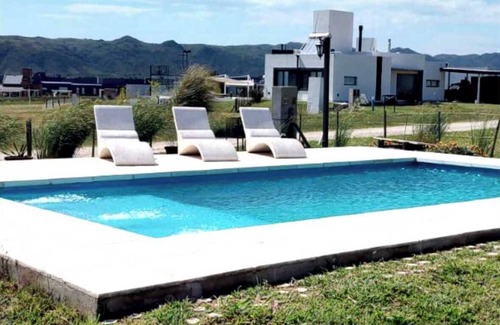 Nueva Cordoba House | House by the lake Puerto del Aguila inbalo 01