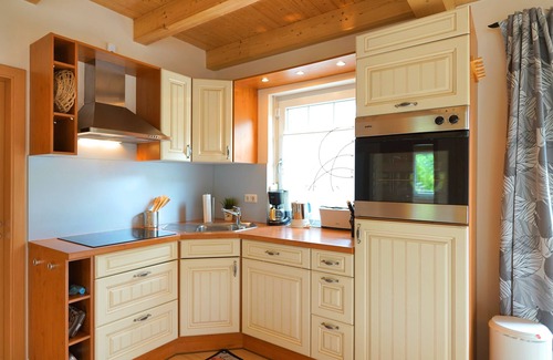 Wackersdorf Ski Chalet | House by the lake, vacation by the lake vacation home
