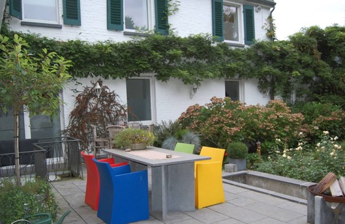 Neukirchen-Vluyn House | House by the pond ... but so central