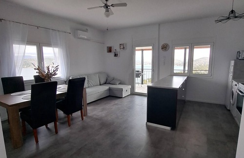 Salamis House | House by the sea