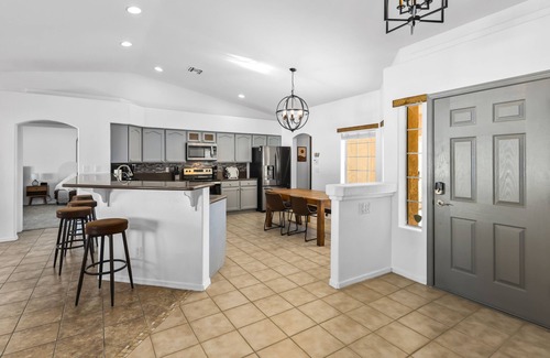 Sunridge Estates House | House + Casita | Heated Spa & Pool | Mini-Golf
