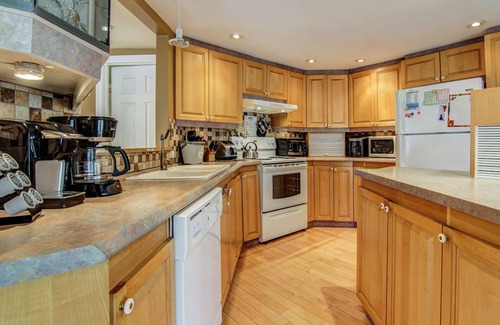 Lac-Saint-Jean-Est Regional County Municipality Ski Chalet | House/Chalet Petits-Fruits (plage Wilson)
