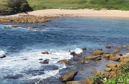 Chifley House | House close to beaches, transport and airport