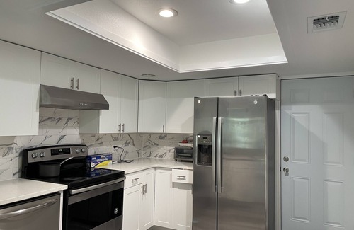 Baldwin Park House | House close to Downtown Orlando has Walking trail and next to Baldwin Park Lake