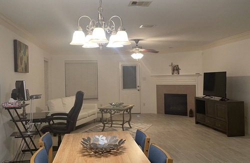 Southbelt/Ellington House | House close to Hobby/downtown/mall