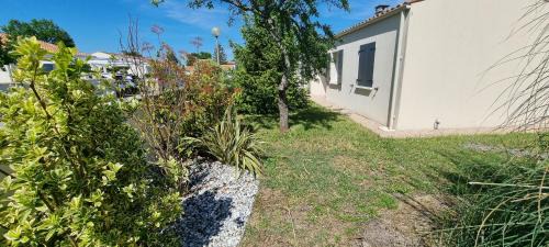 Medis House | HOUSE CLOSE TO ROYAN AND SEASIDE, GROUND FLOOR, QUIET AND COMFORTABLE