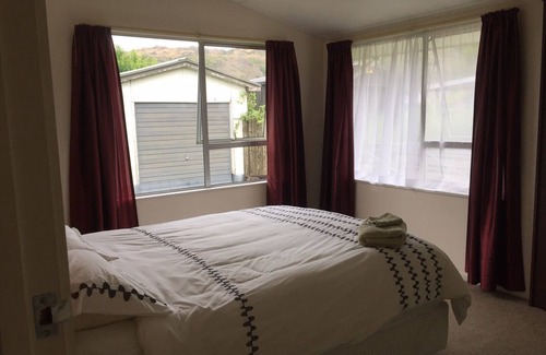 Clyde House | House - Clyde Getaway - 5 Minute walk to Clyde Township