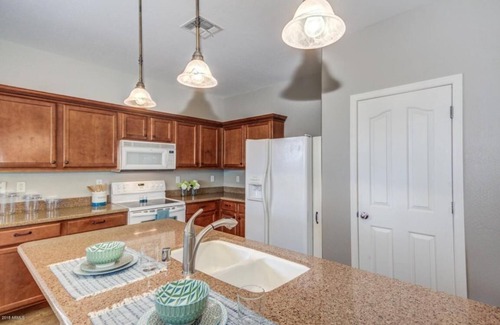 Tuscano House | House completely furnished, (Pet friendly) backyard sunset view
