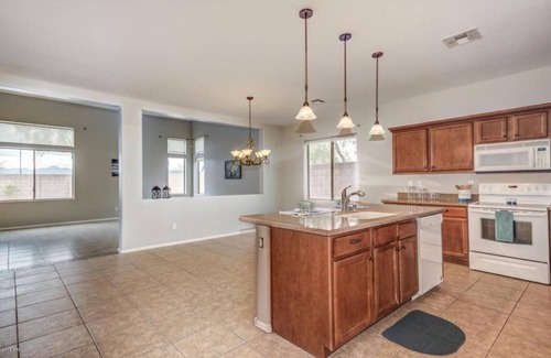 Tuscano House | House completely furnished, (Pet friendly) backyard sunset view