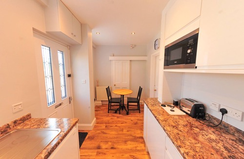 Wallingford Cottage | House /Cottage in Wallingford Town with private parking