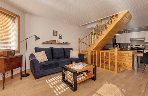 Sainte-Seraphine Ski Chalet | House/cottage on the edge of the forest