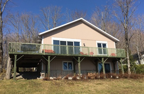 Saint-Raymond Ski Chalet | House directly on Lake Sept-Îles, 40 minutes from Quebec City