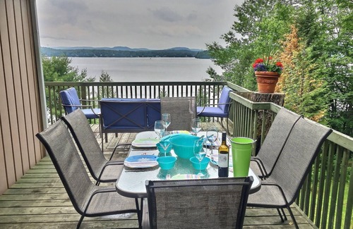 Saint-Raymond Ski Chalet | House directly on Lake Sept-Îles, 40 minutes from Quebec City