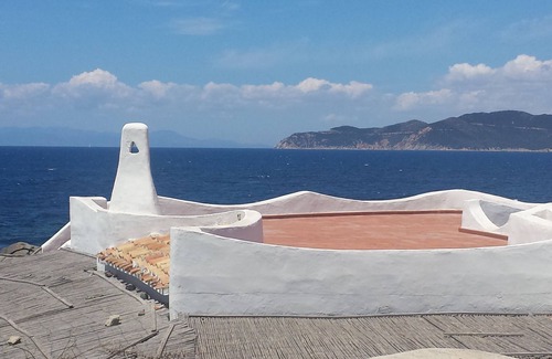 San Stefano House | House dominant position on the sea with garden