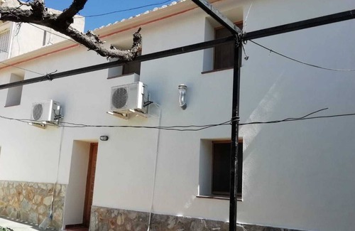 Alcala del Jucar House | House The Bumblebee. La Gila-Alcalá del Júcar