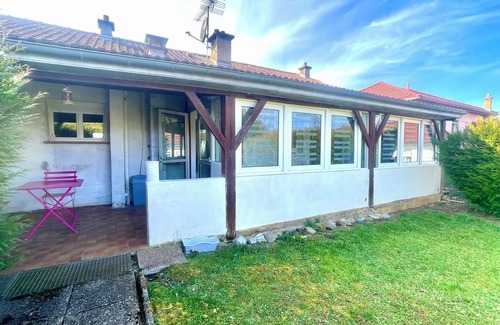 Chaumont House | House facing Palestra: veranda & enclosed garden. Pets welcome!
