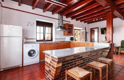 Luces Apartment | House facing the sea, for 6 people, garden, barbecue perfect for families