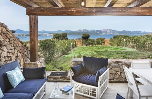 Li Cuncheddi House | House facing the sea Location Li Cuncheddi/Capo Ceraso, Olbia. Condominium swimming pool