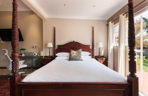 Muckleneuk House | House Falcon close to ZAH