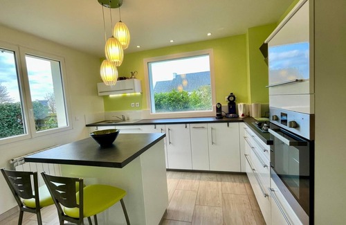 Henvic House | House-Family-Private Bathroom-Garden view
