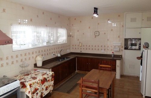 Capivari House | House for 12 people: 4 bedrooms (2 suites) and beautiful garden - 15min walk from Baden