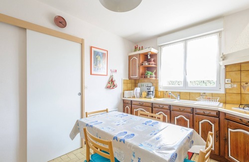Quartier du Stade House | House for 6 with Garden, Wifi and Private Parking