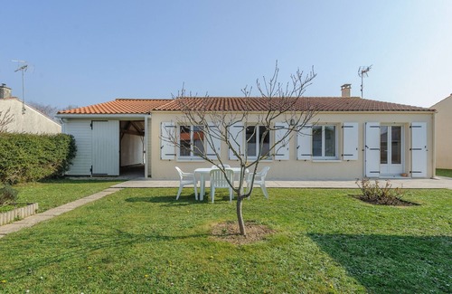 Quartier du Stade House | House for 6 with Garden, Wifi and Private Parking