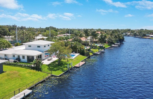 Lake Clarke Shores House | House for 9 people renovated nine benefits and comfort upscale